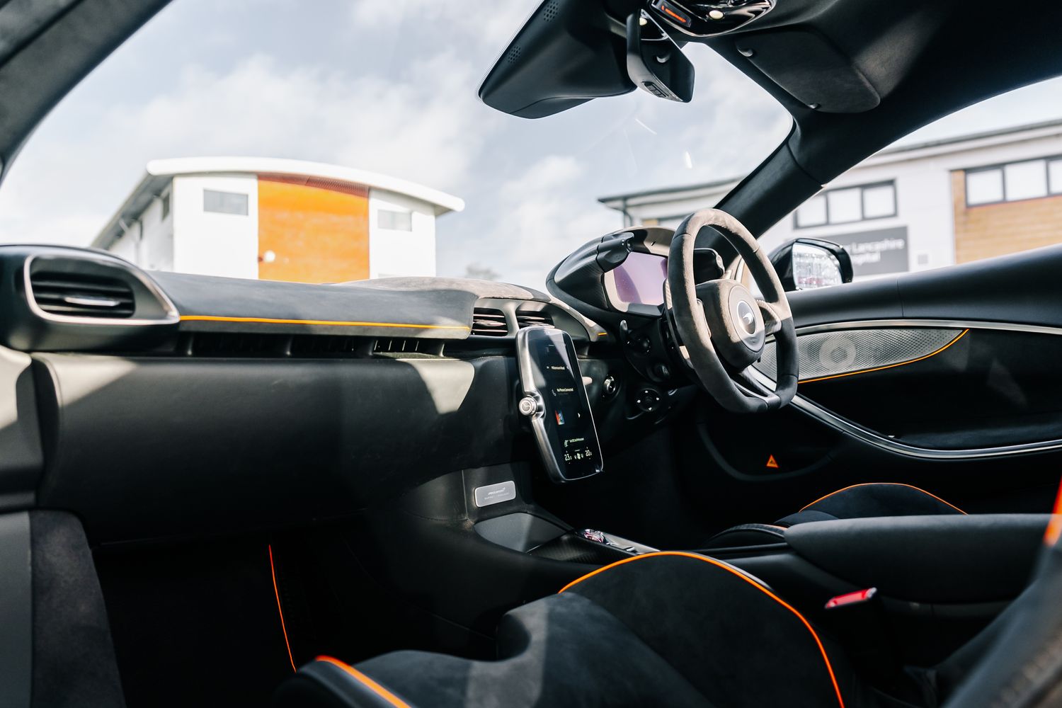 McLaren Artura V6 PHEV