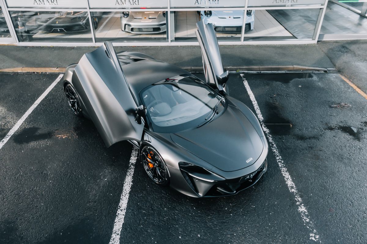 McLaren Artura V6 PHEV