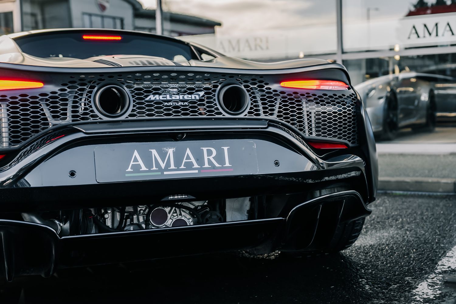 McLaren Artura V6 PHEV