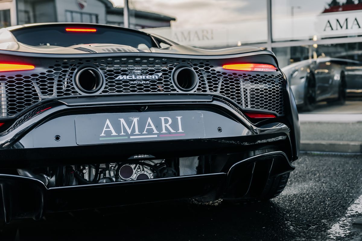 McLaren Artura V6 PHEV