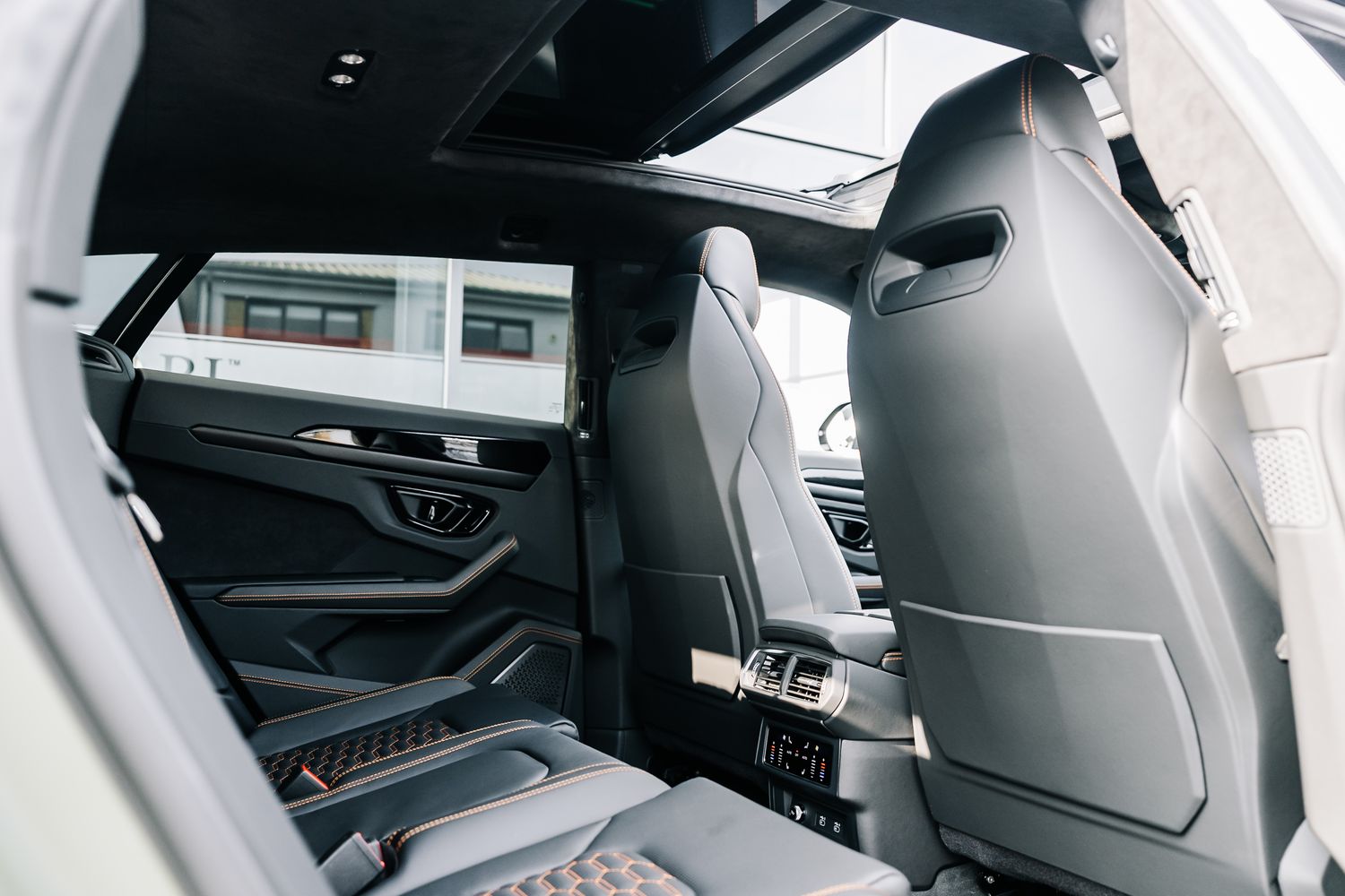 Lamborghini Urus V8 S