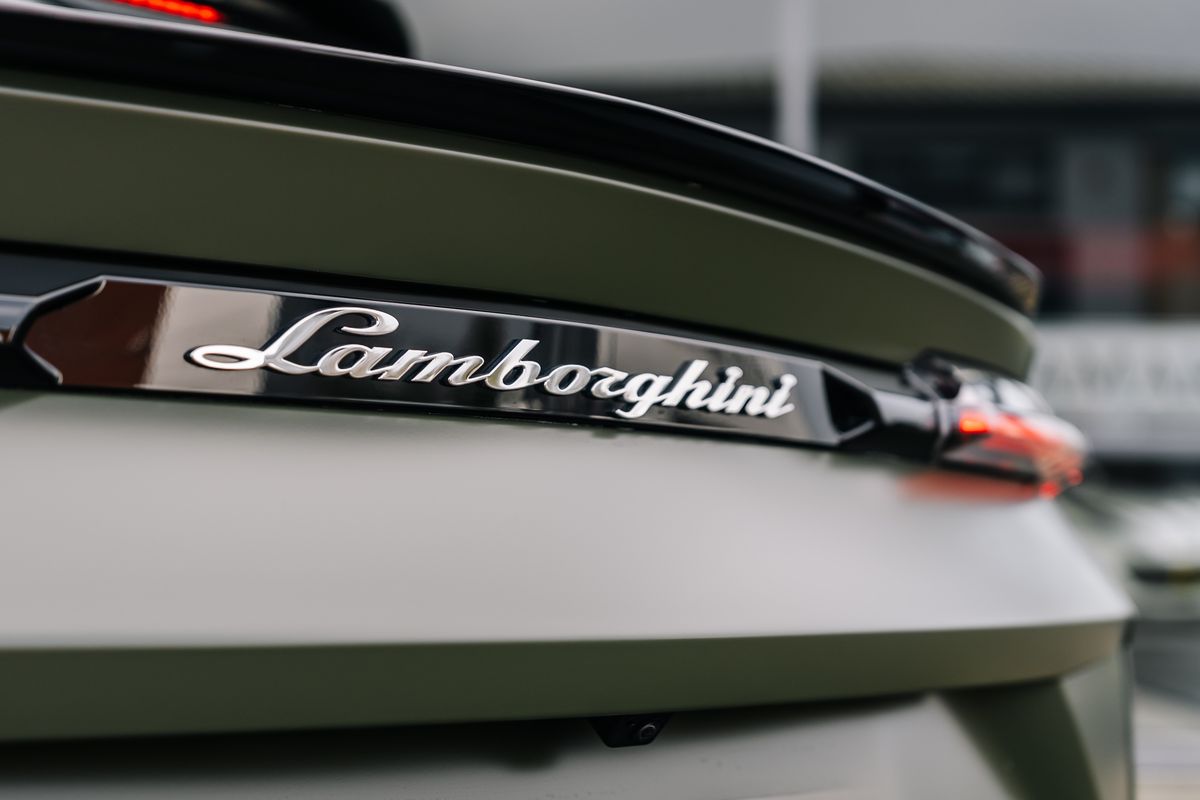 Lamborghini Urus V8 S