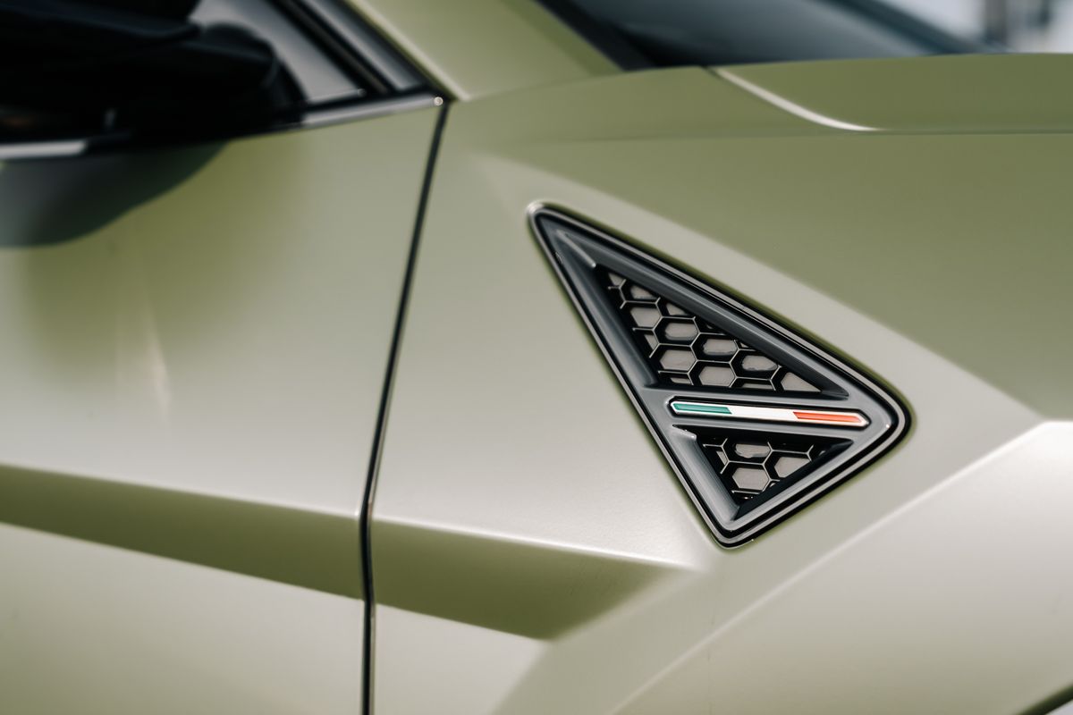 Lamborghini Urus V8 S
