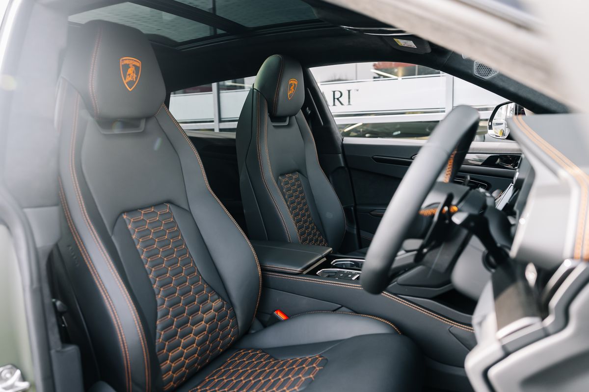 Lamborghini Urus V8 S