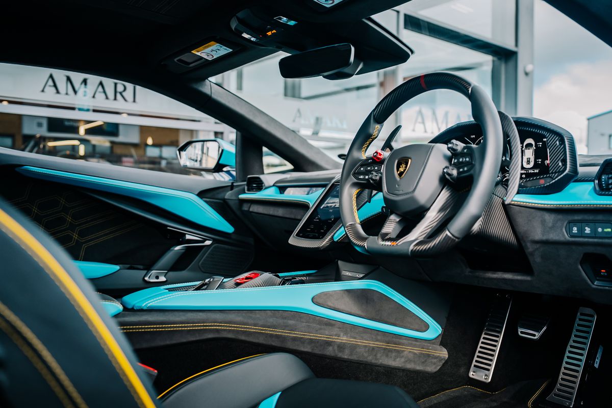 Lamborghini Revuelto