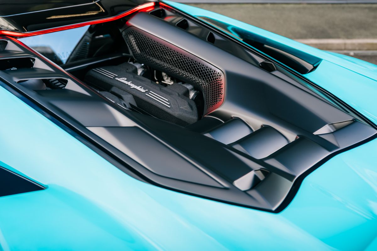 Lamborghini Revuelto