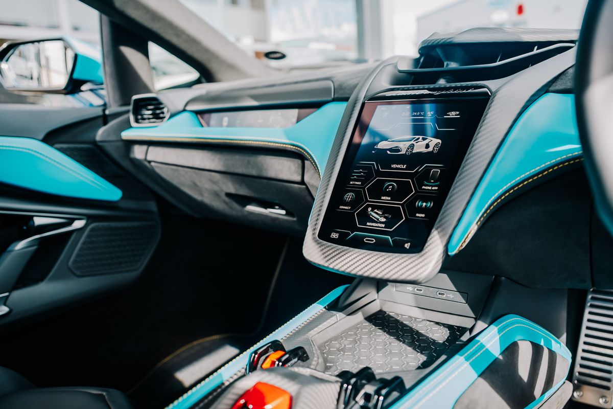 Lamborghini Revuelto