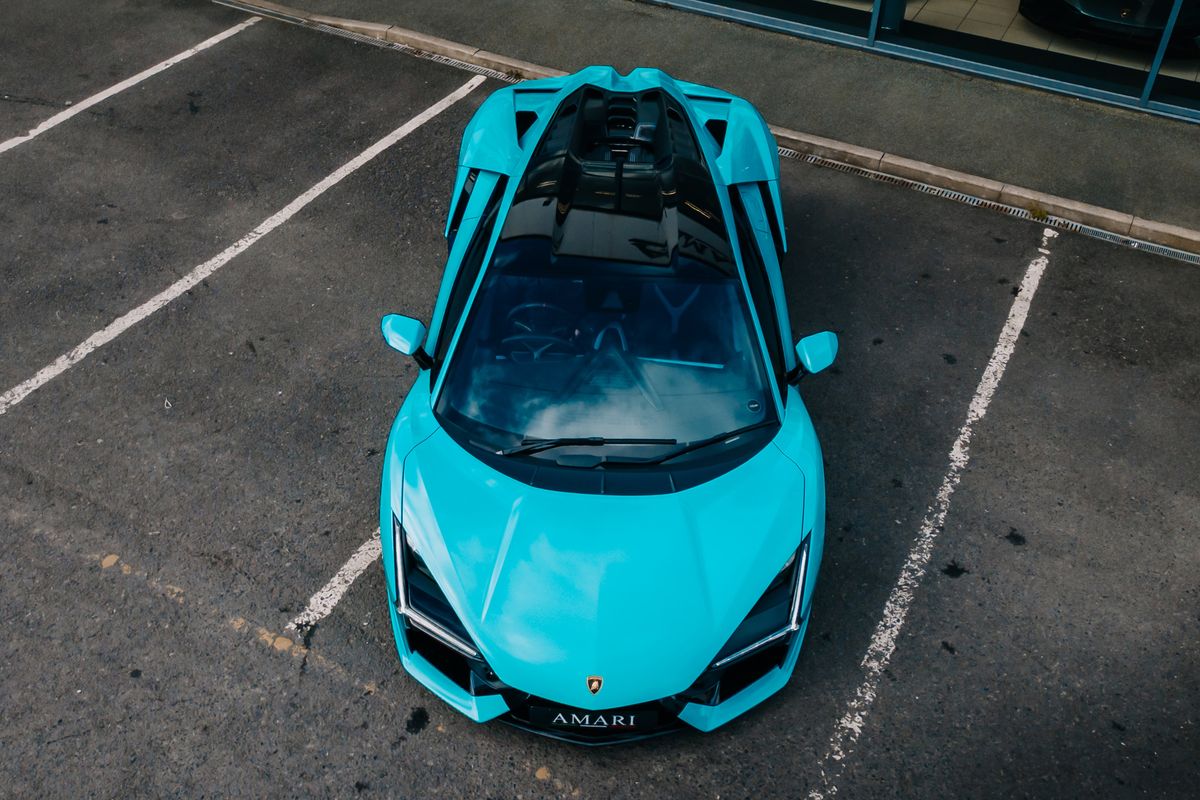 Lamborghini Revuelto
