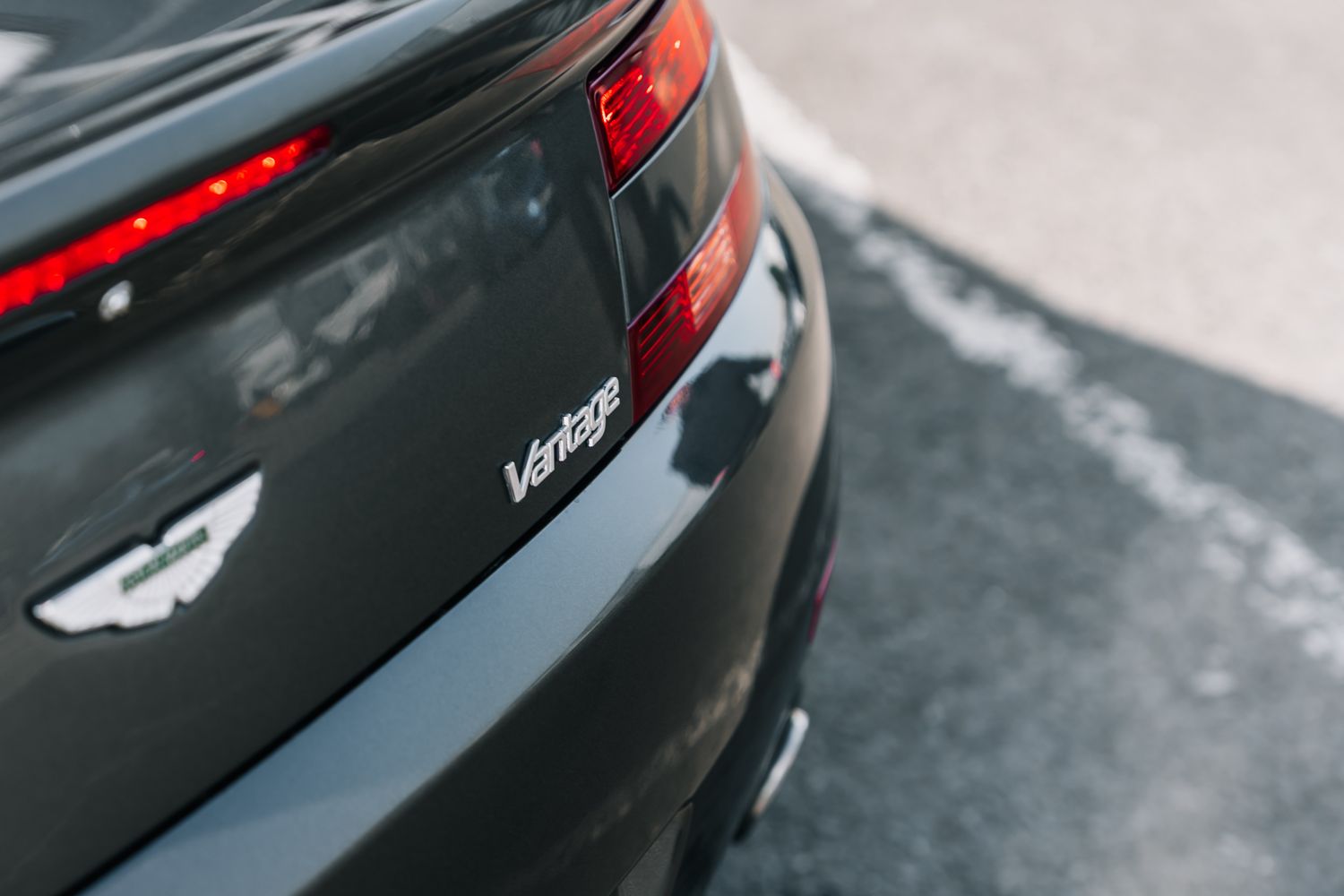Aston Martin Vantage V8