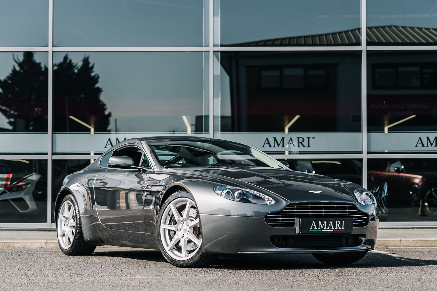 Aston Martin Vantage V8