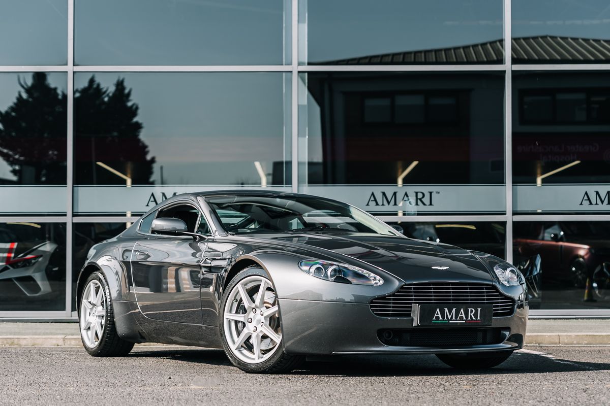 Aston Martin Vantage V8