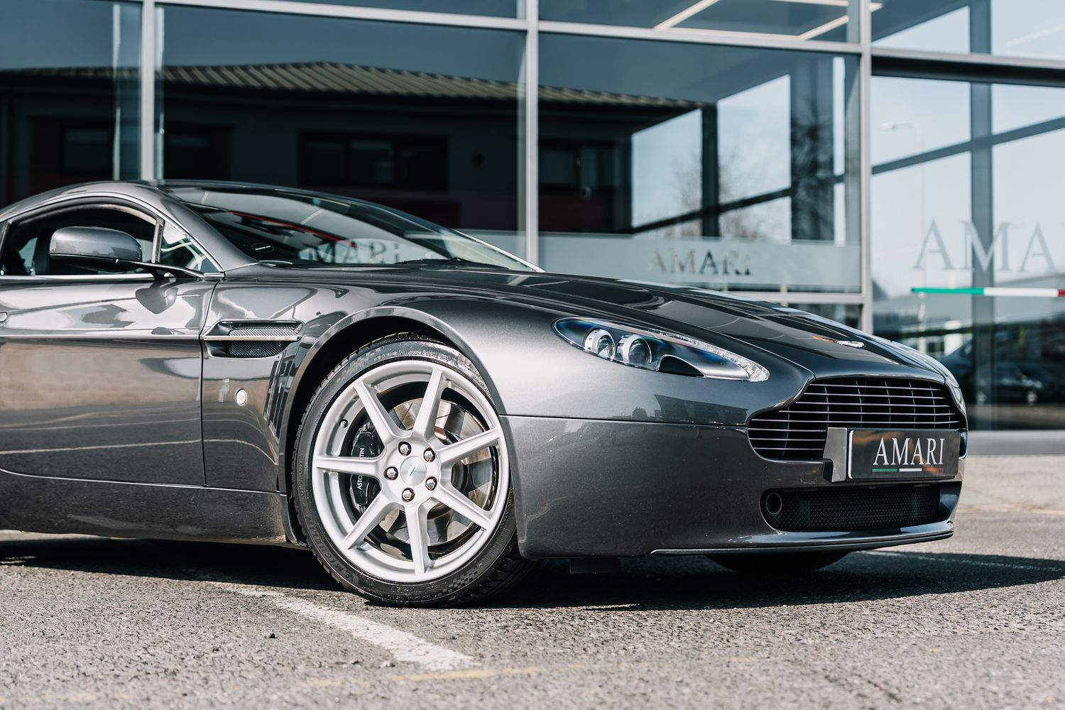 Aston Martin Vantage V8