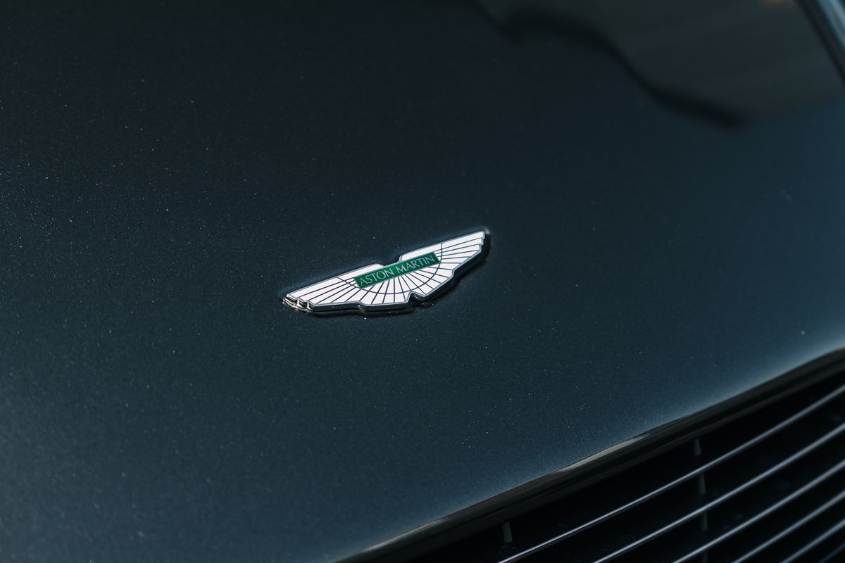 Aston Martin Vantage V8