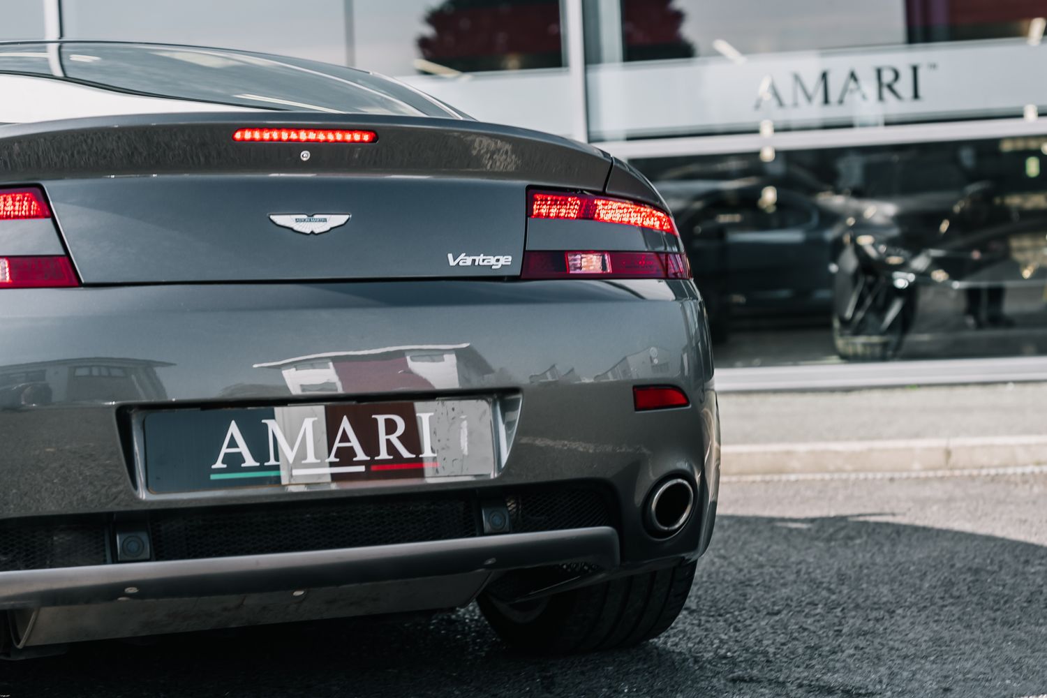 Aston Martin Vantage V8