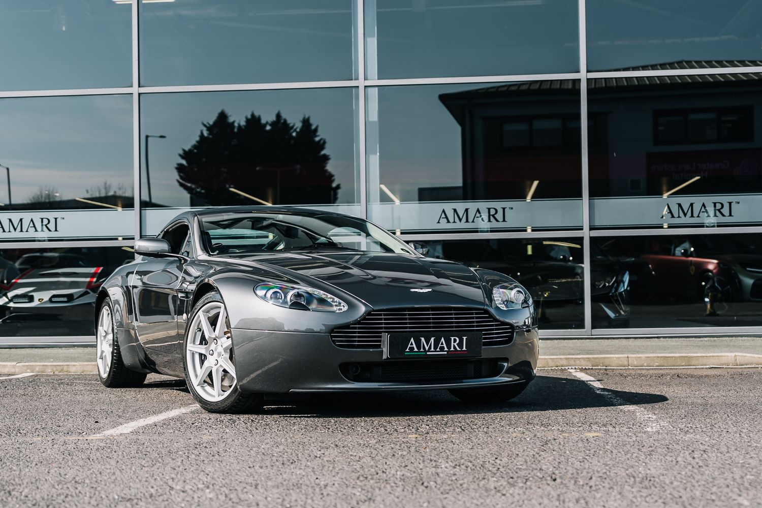 Aston Martin Vantage V8