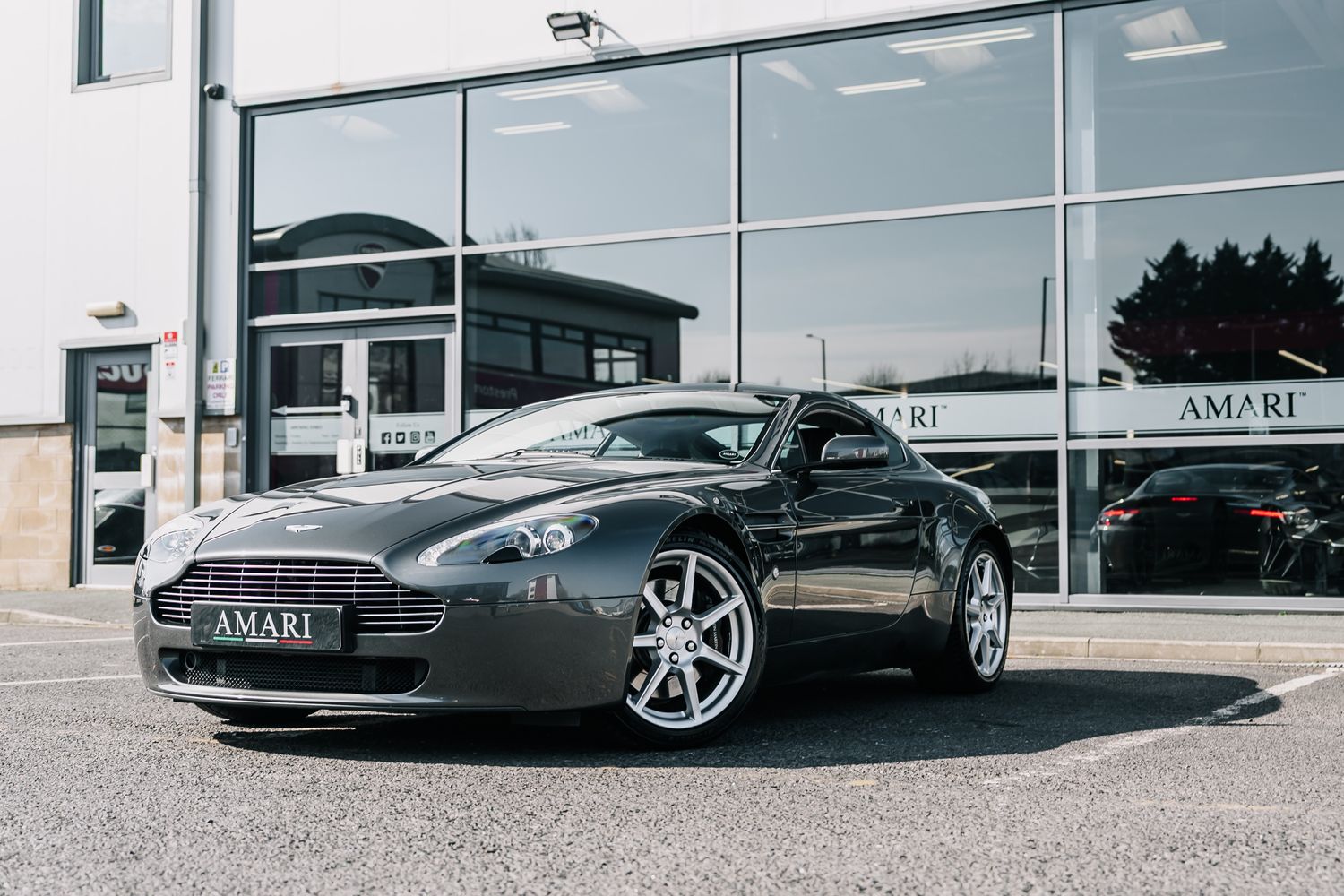 Aston Martin Vantage V8