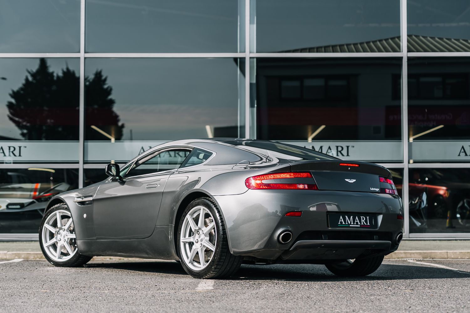 Aston Martin Vantage V8