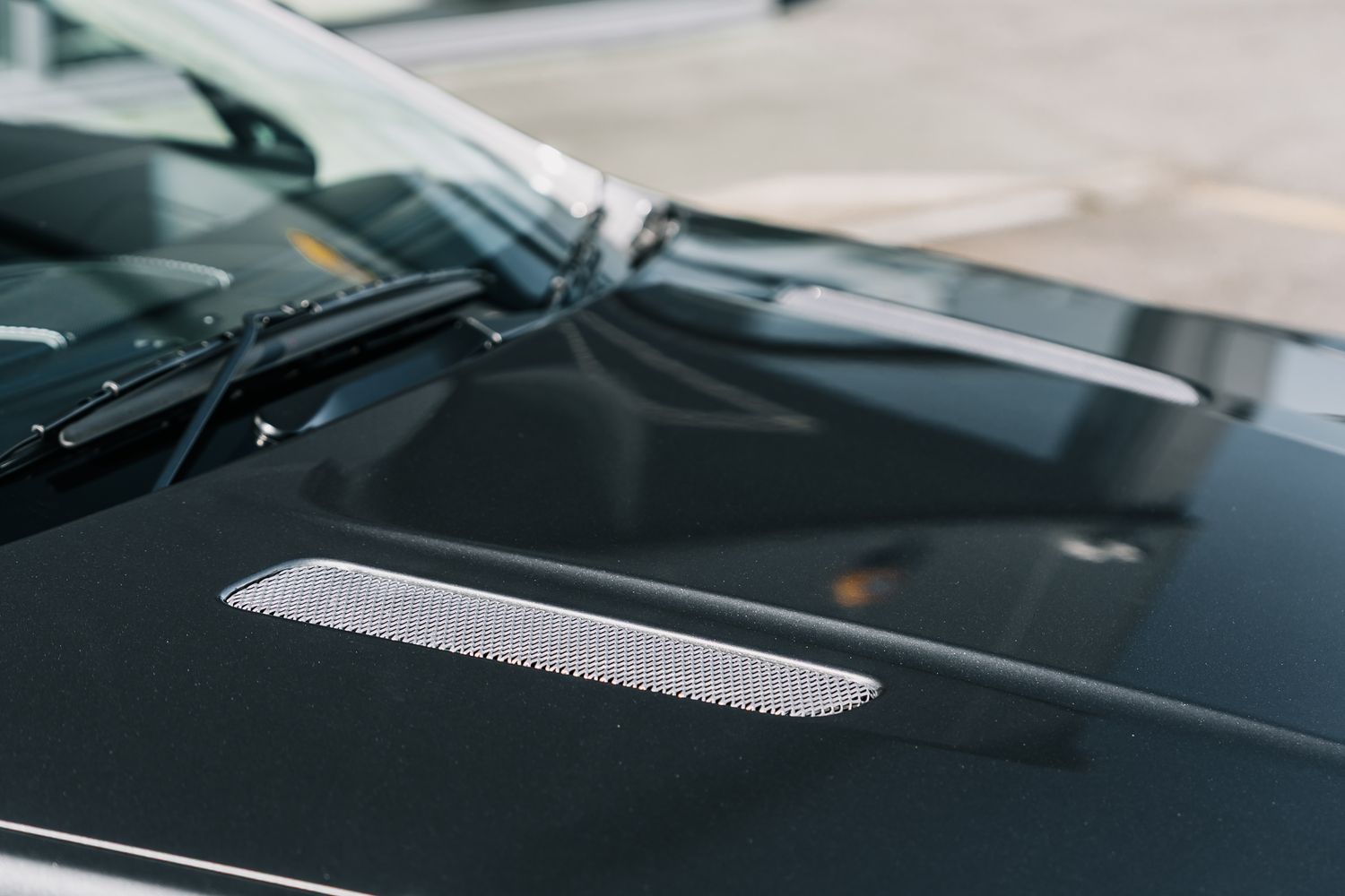Aston Martin Vantage V8