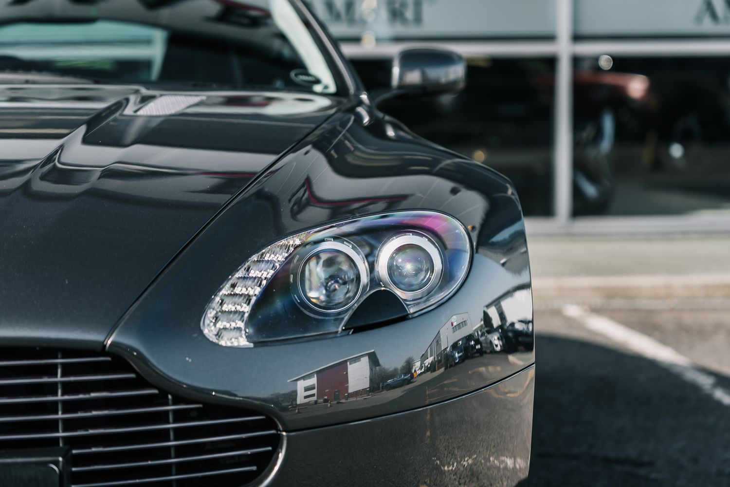 Aston Martin Vantage V8