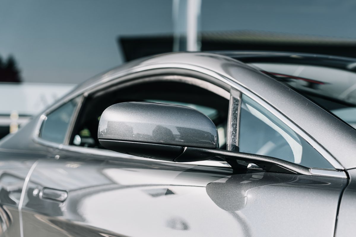 Aston Martin Vantage V8