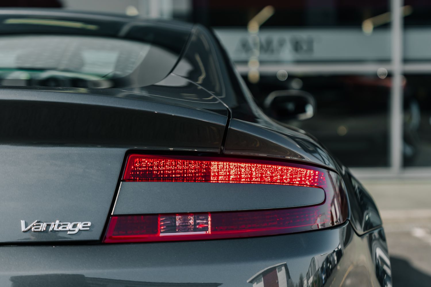 Aston Martin Vantage V8