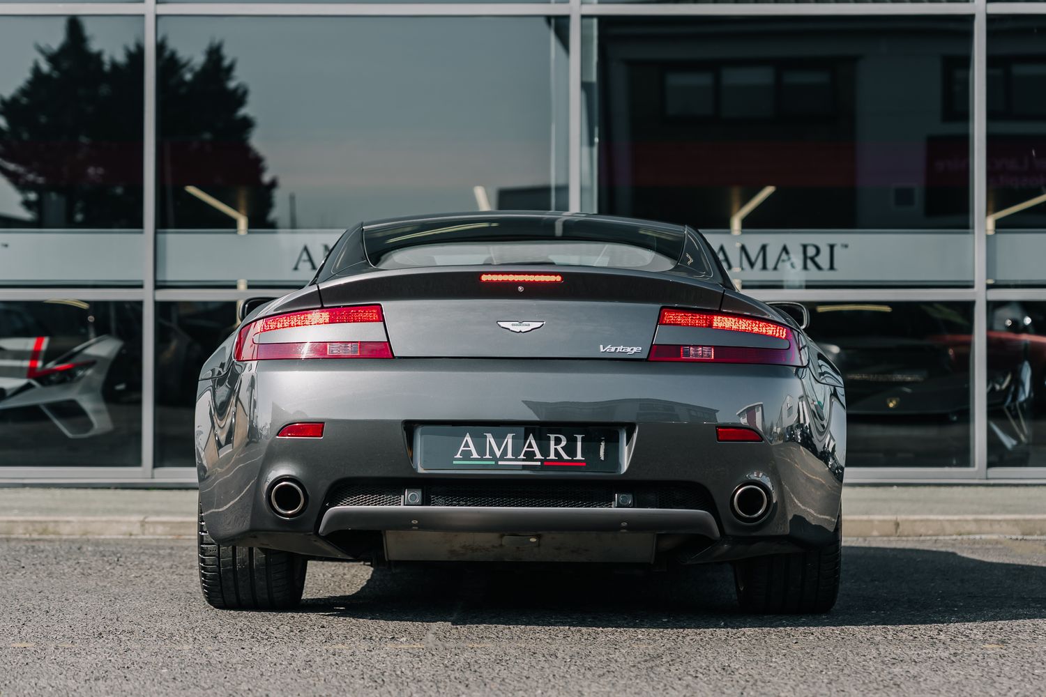 Aston Martin Vantage V8