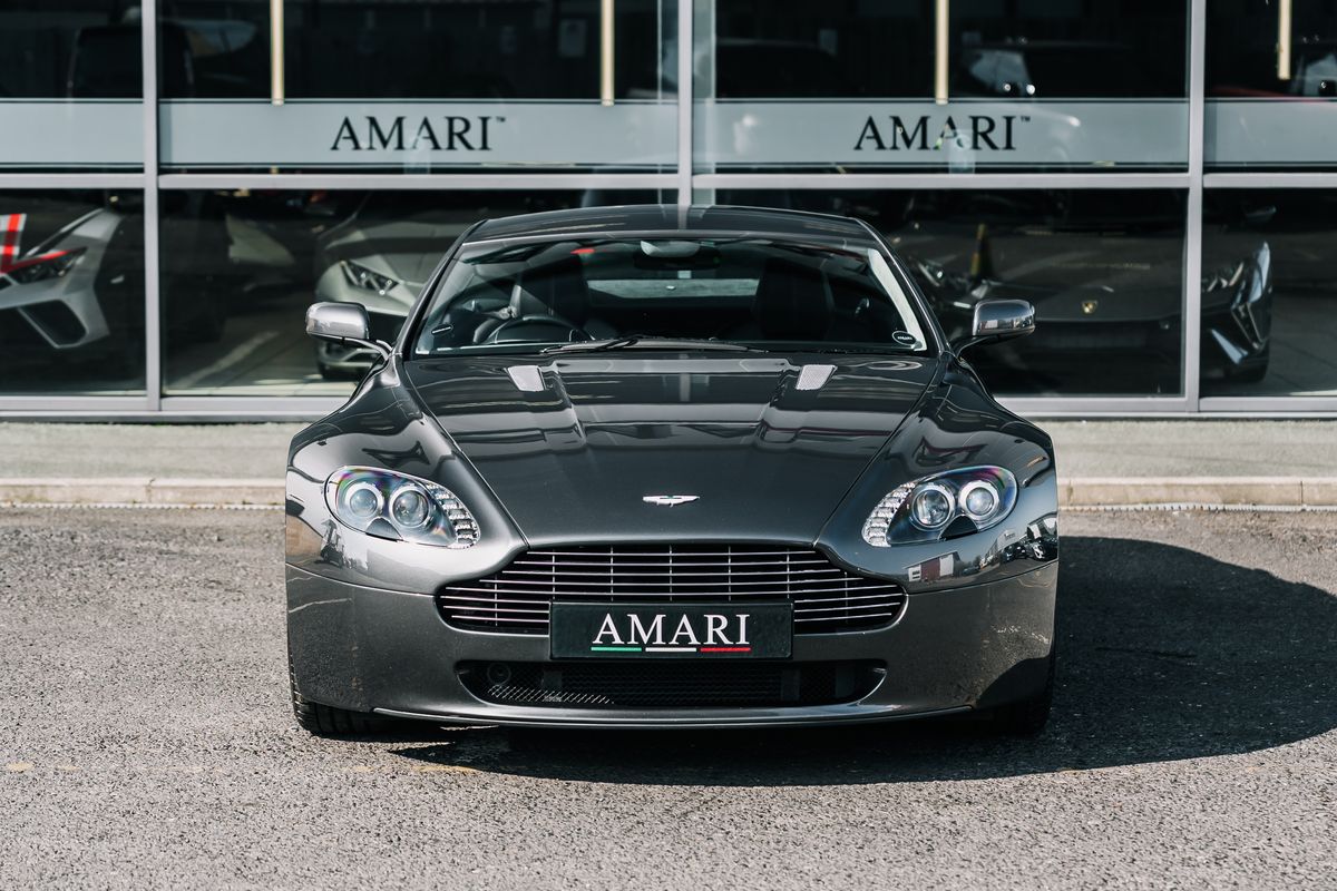 Aston Martin Vantage V8