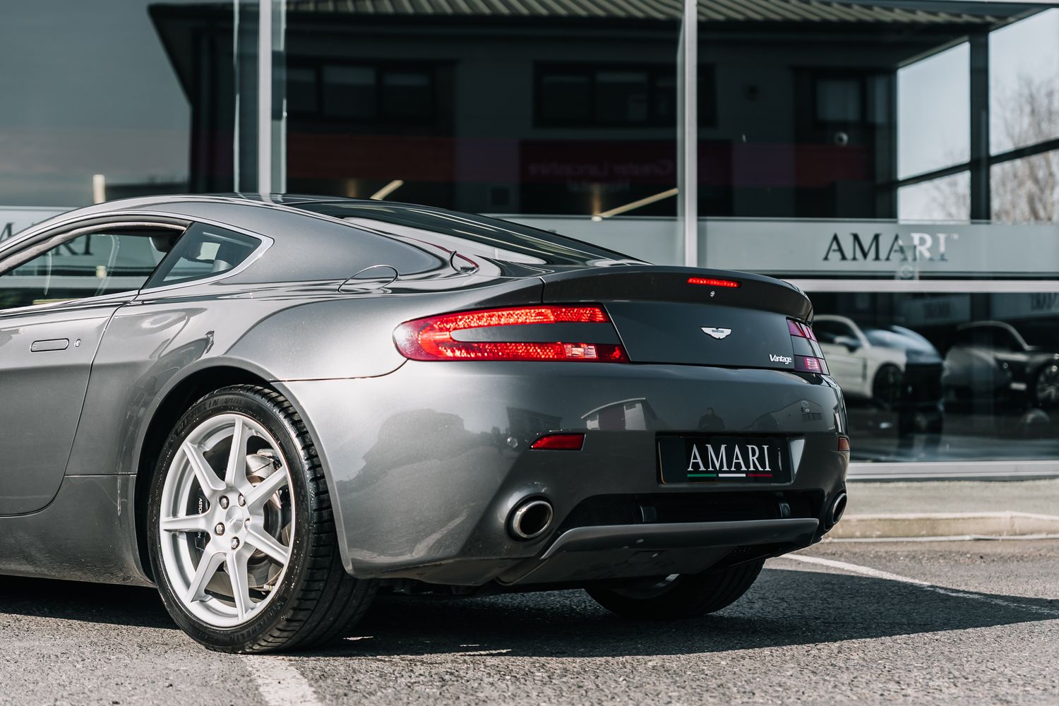 Aston Martin Vantage V8