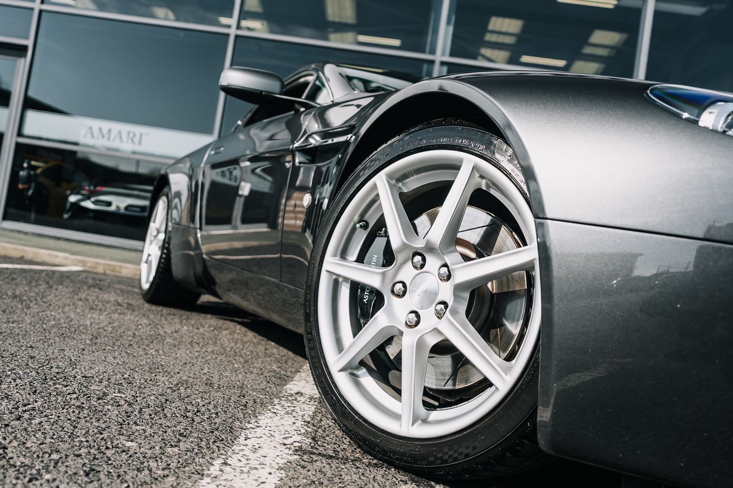 Aston Martin Vantage V8