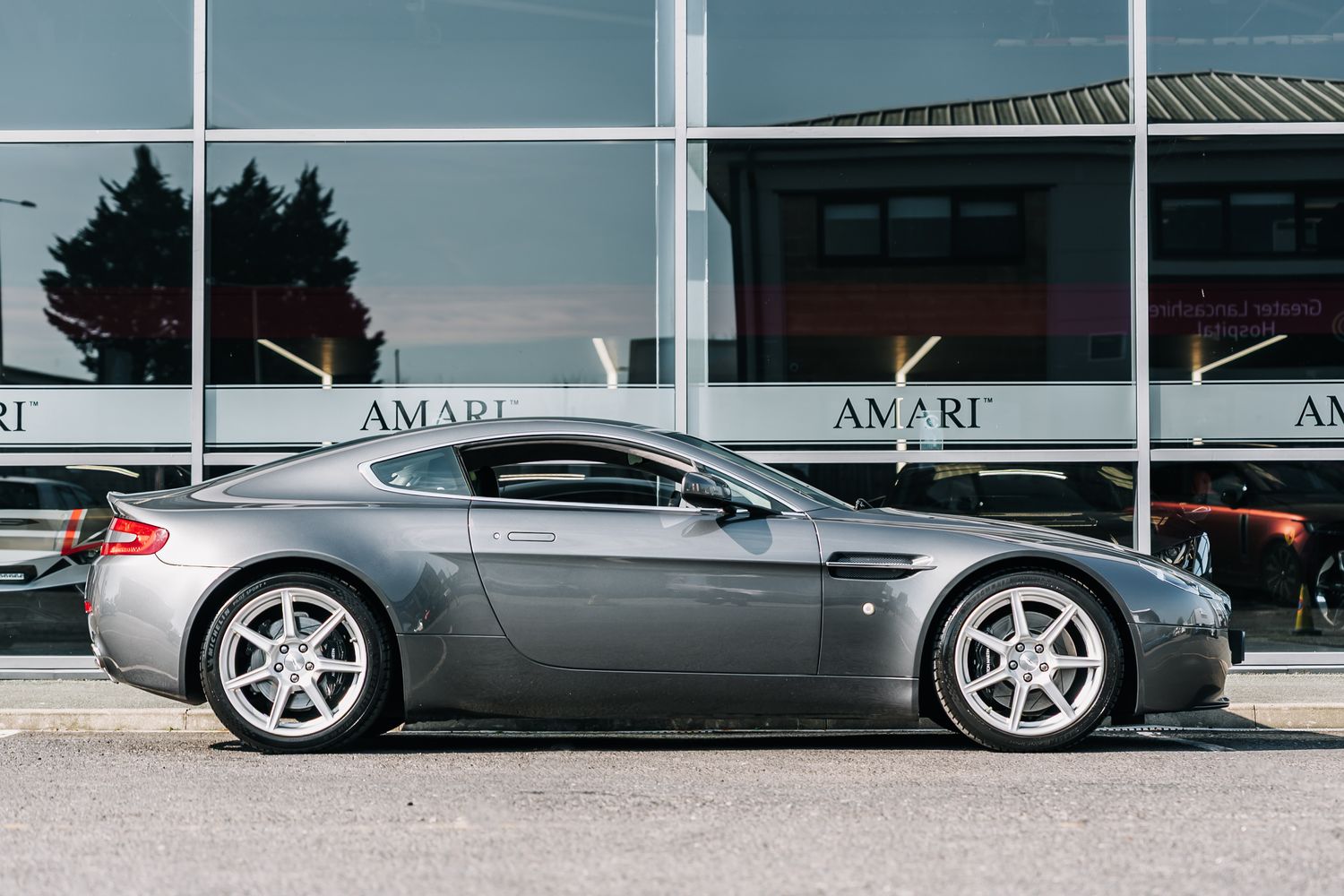 Aston Martin Vantage V8