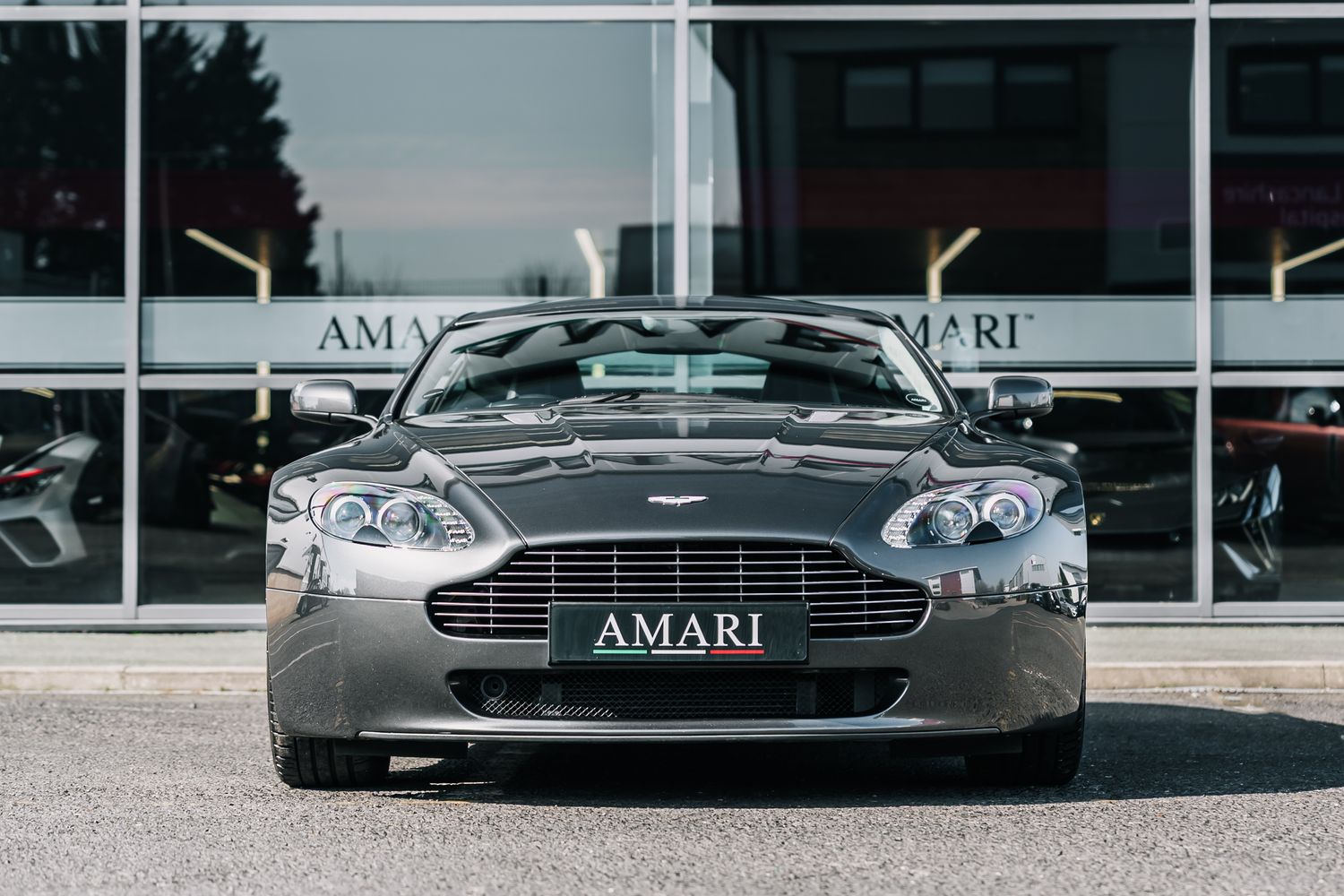 Aston Martin Vantage V8