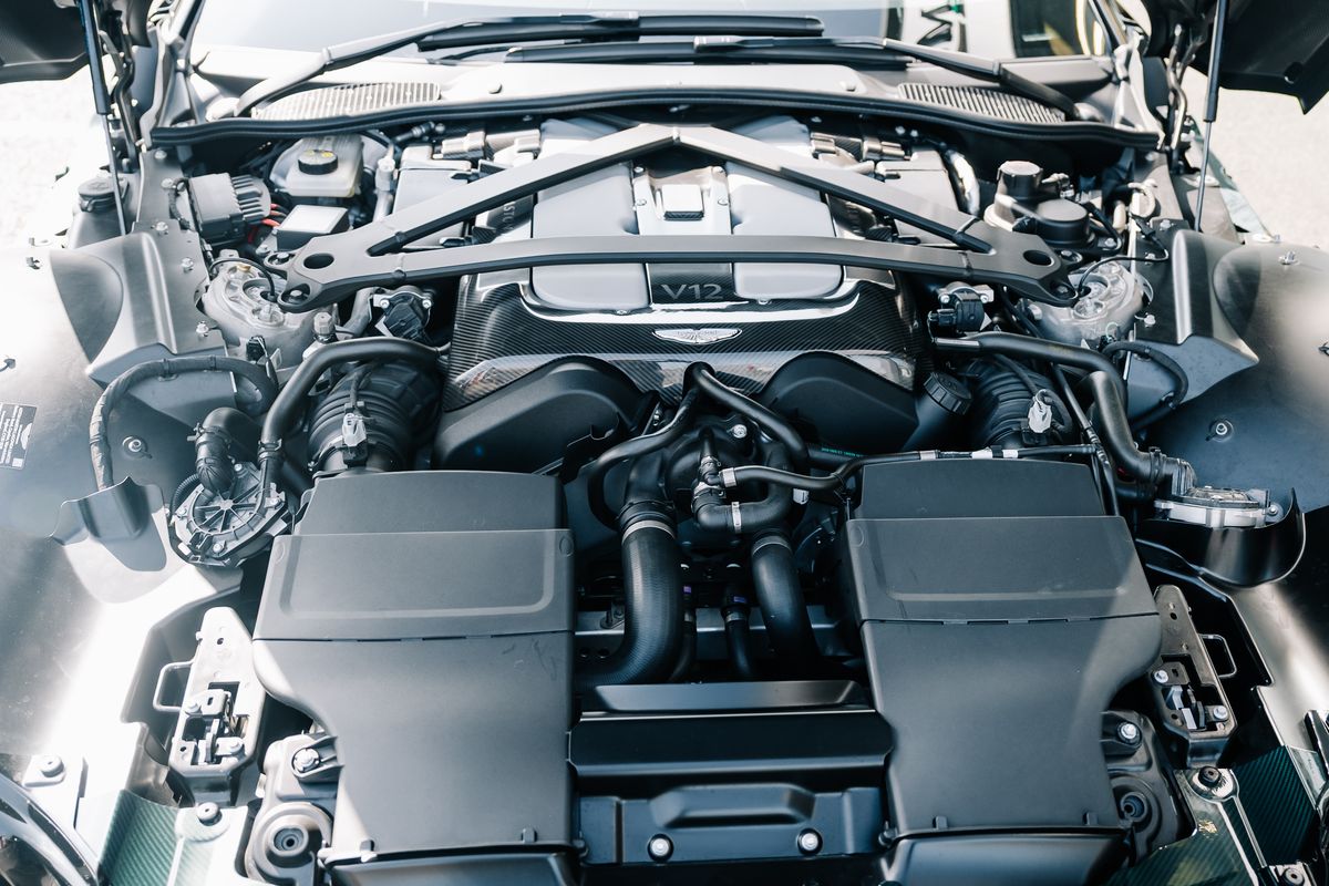 ASTON MARTIN THE FINAL VALOUR 110/110 - VAT Q