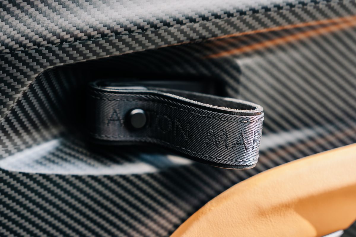 ASTON MARTIN THE FINAL VALOUR 110/110 - VAT Q