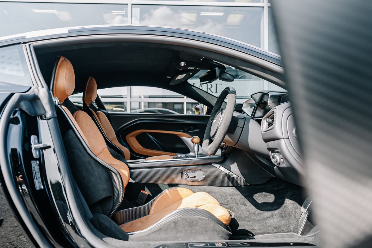 ASTON MARTIN THE FINAL VALOUR 110/110 - VAT Q