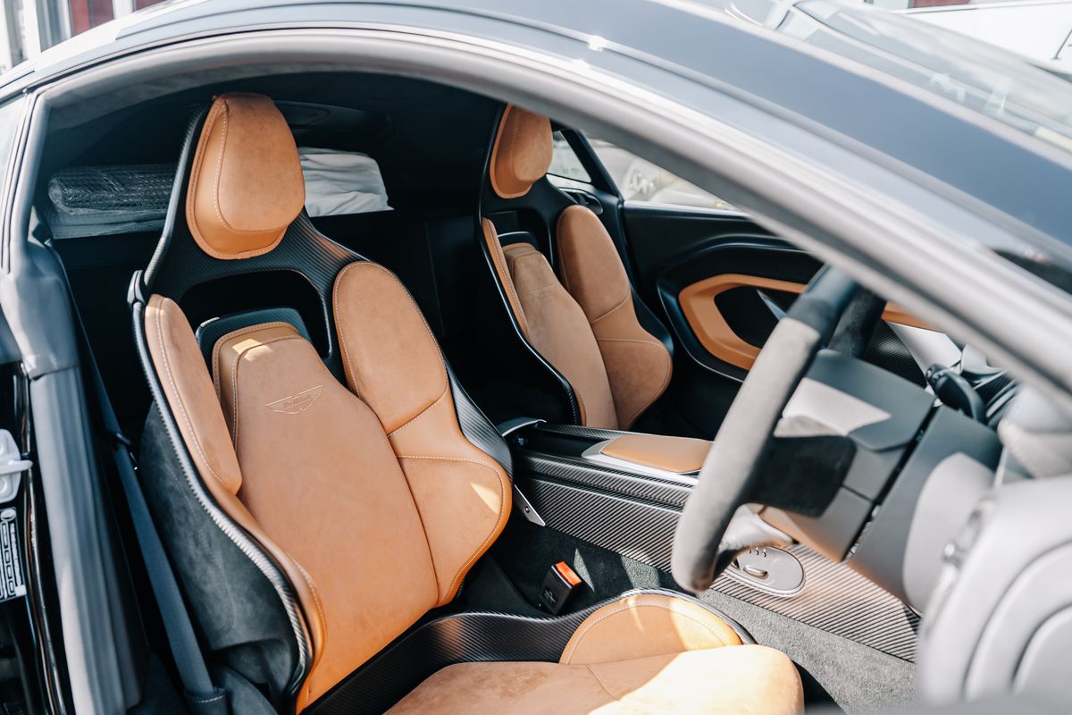 ASTON MARTIN THE FINAL VALOUR 110/110 - VAT Q