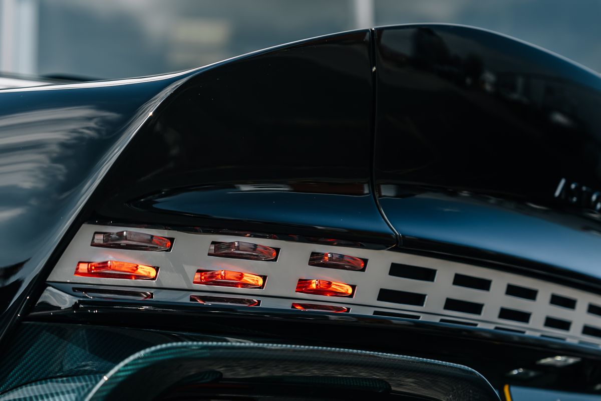 ASTON MARTIN THE FINAL VALOUR 110/110 - VAT Q