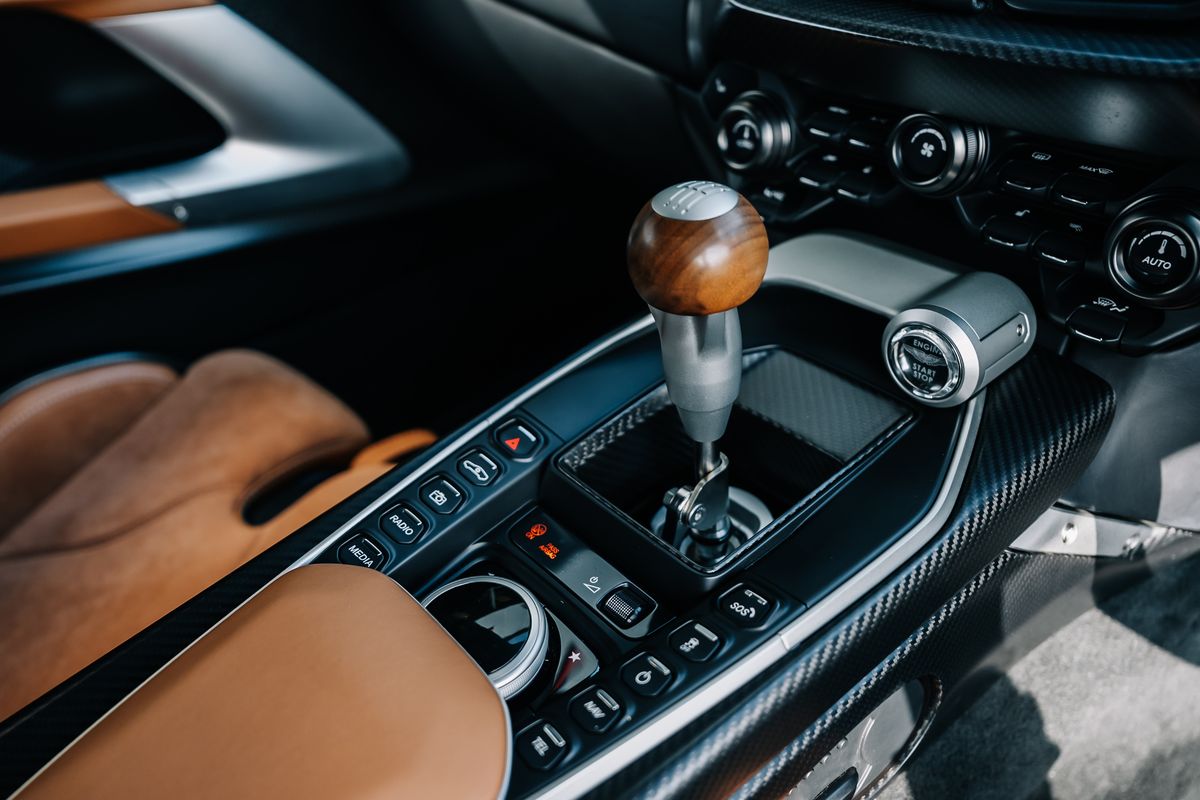 ASTON MARTIN THE FINAL VALOUR 110/110 - VAT Q