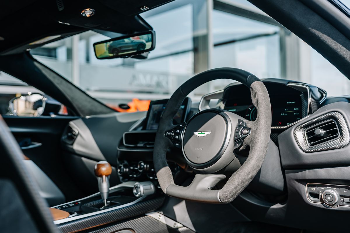 ASTON MARTIN THE FINAL VALOUR 110/110 - VAT Q