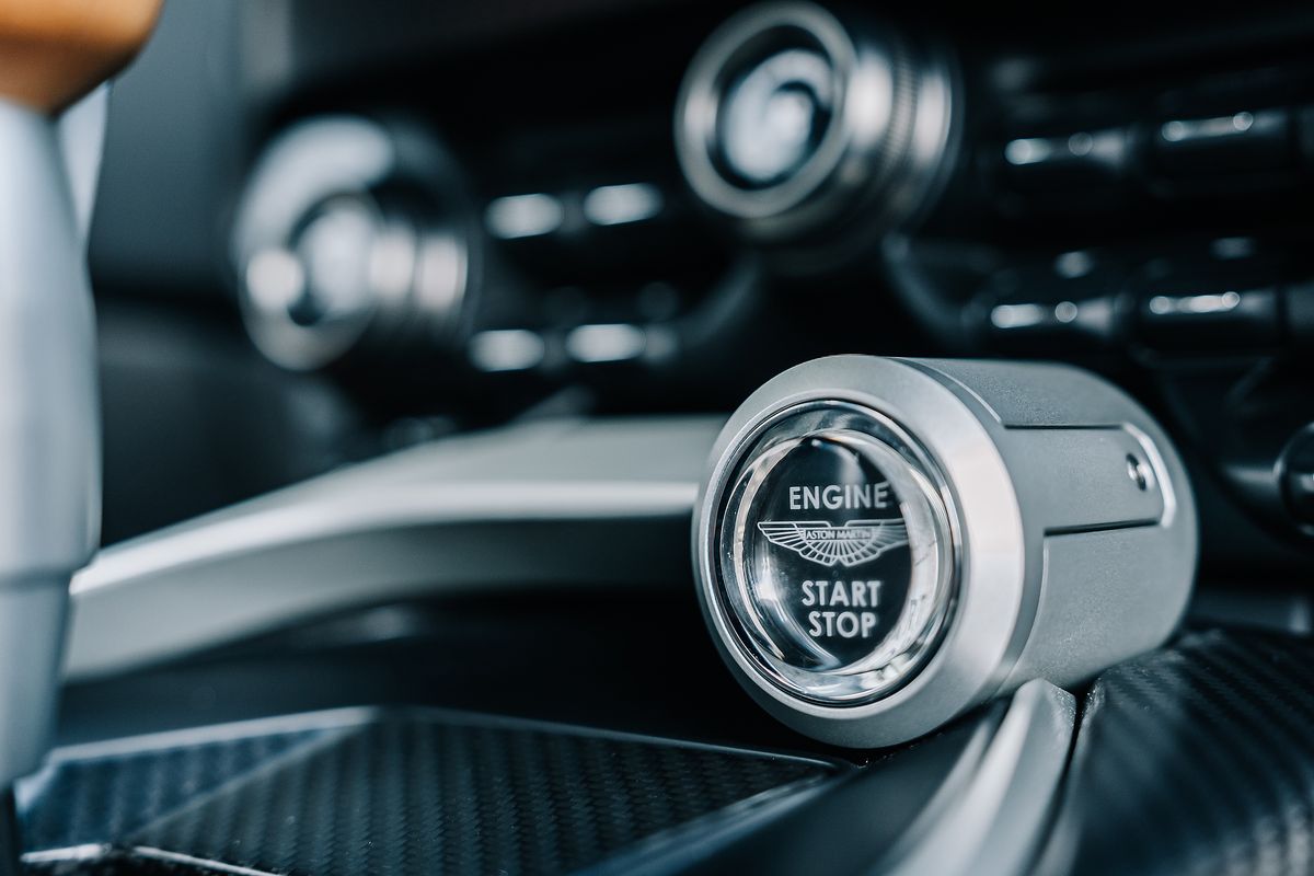 ASTON MARTIN THE FINAL VALOUR 110/110 - VAT Q