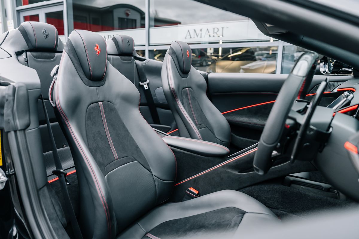 FERRARI ROMA SPIDER - VAT Q