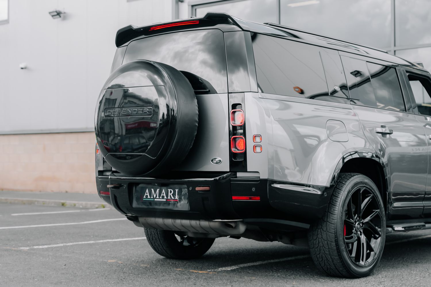 Land Rover Defender 130 X P400