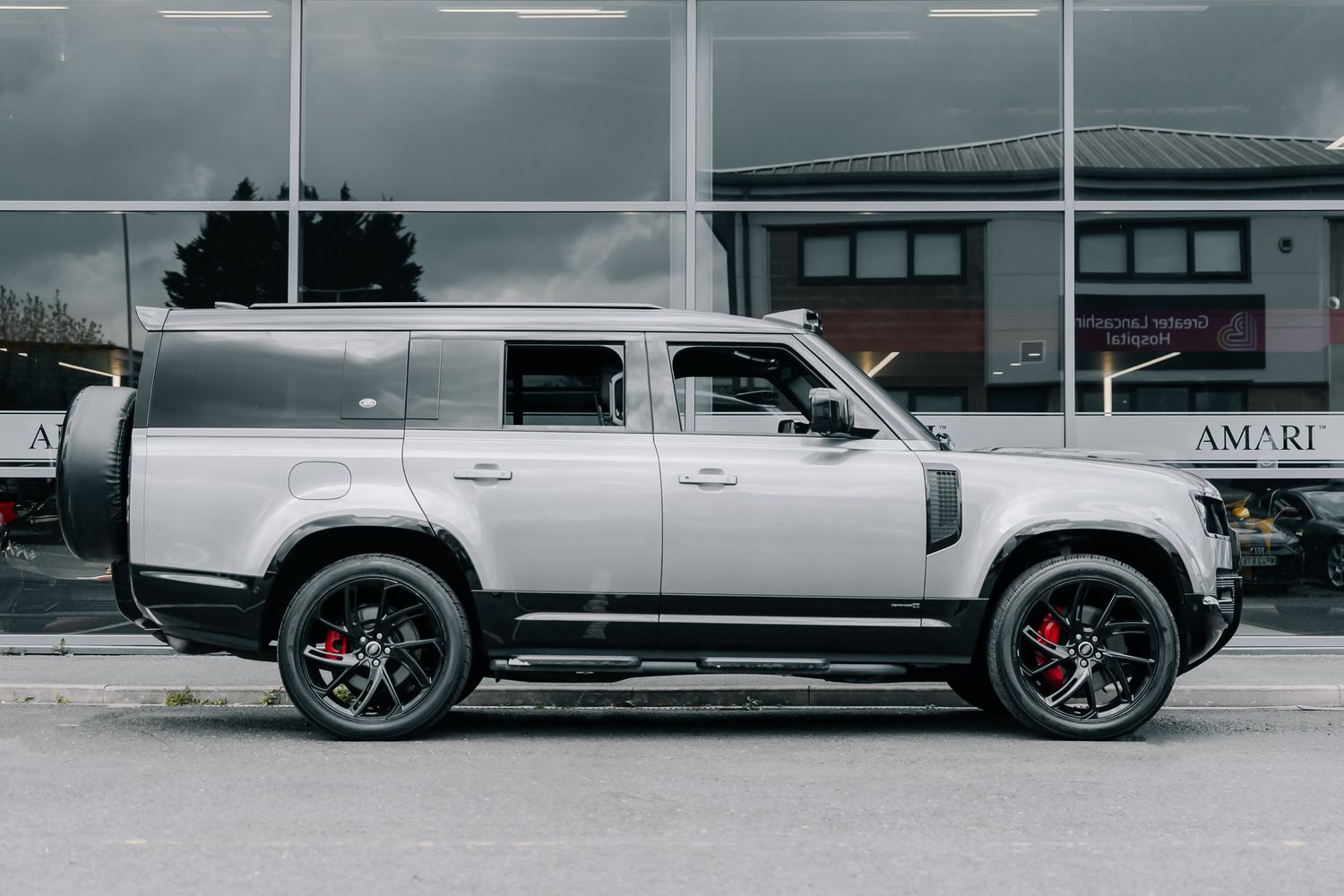 Land Rover Defender 130 X P400