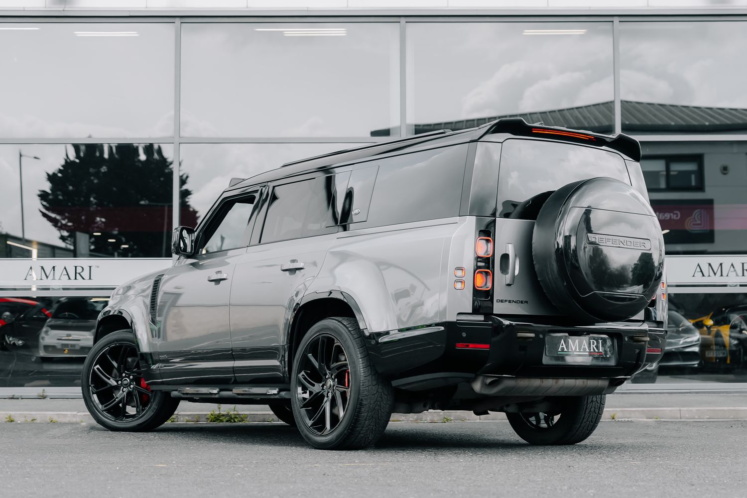 Land Rover Defender 130 X P400