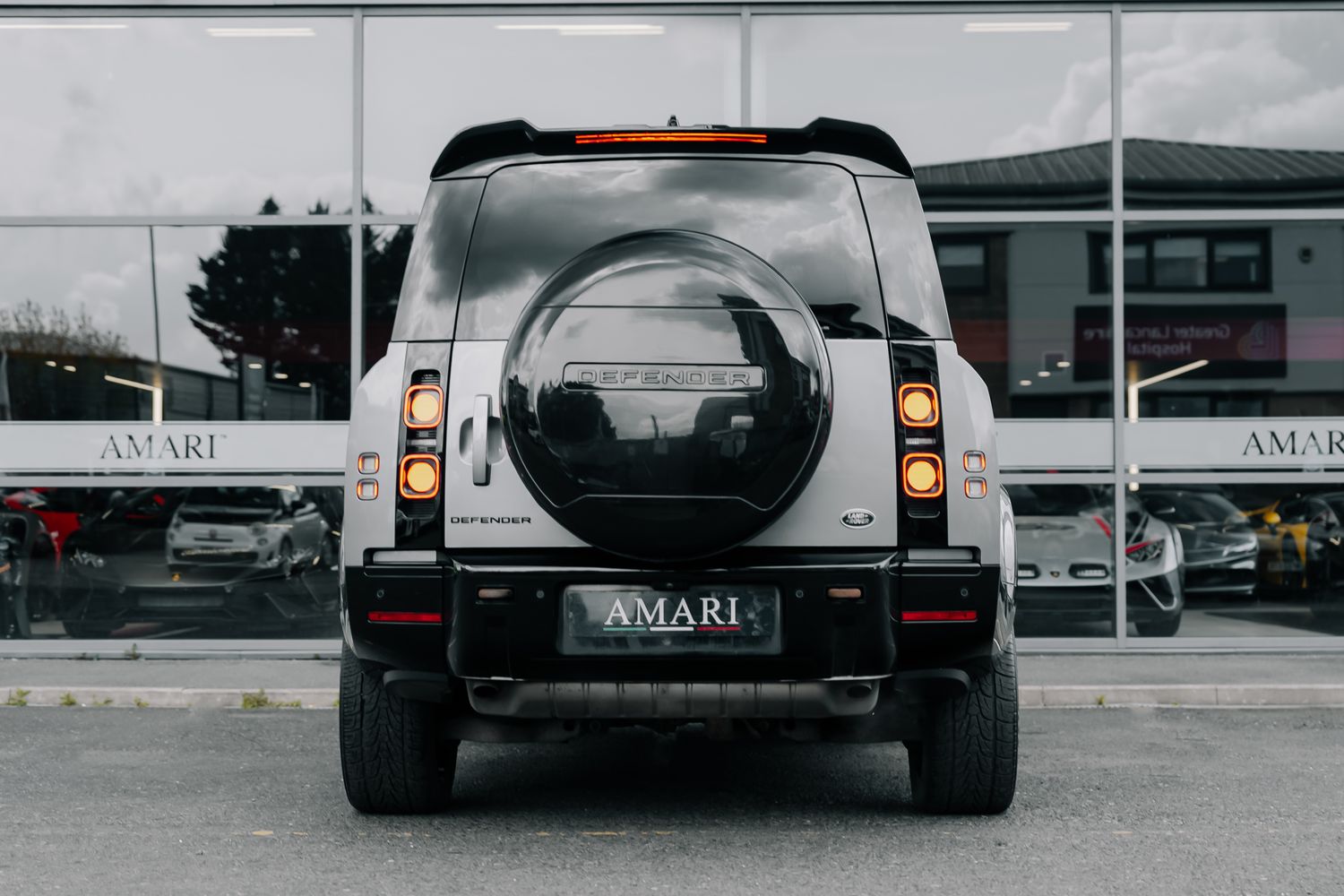 Land Rover Defender 130 X P400