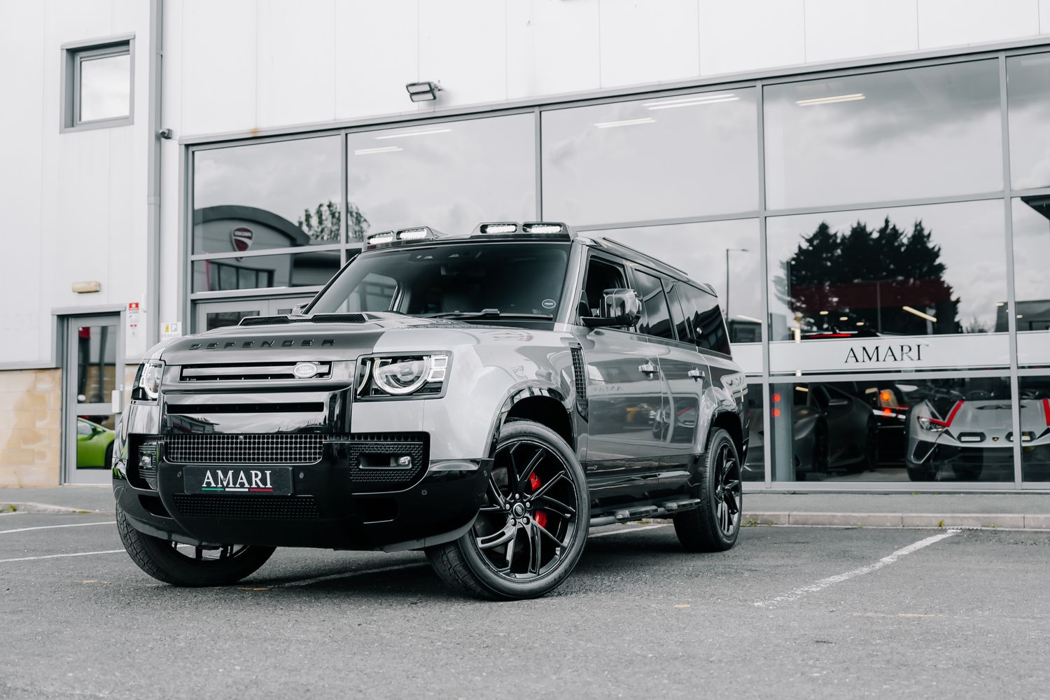 Land Rover Defender 130 X P400