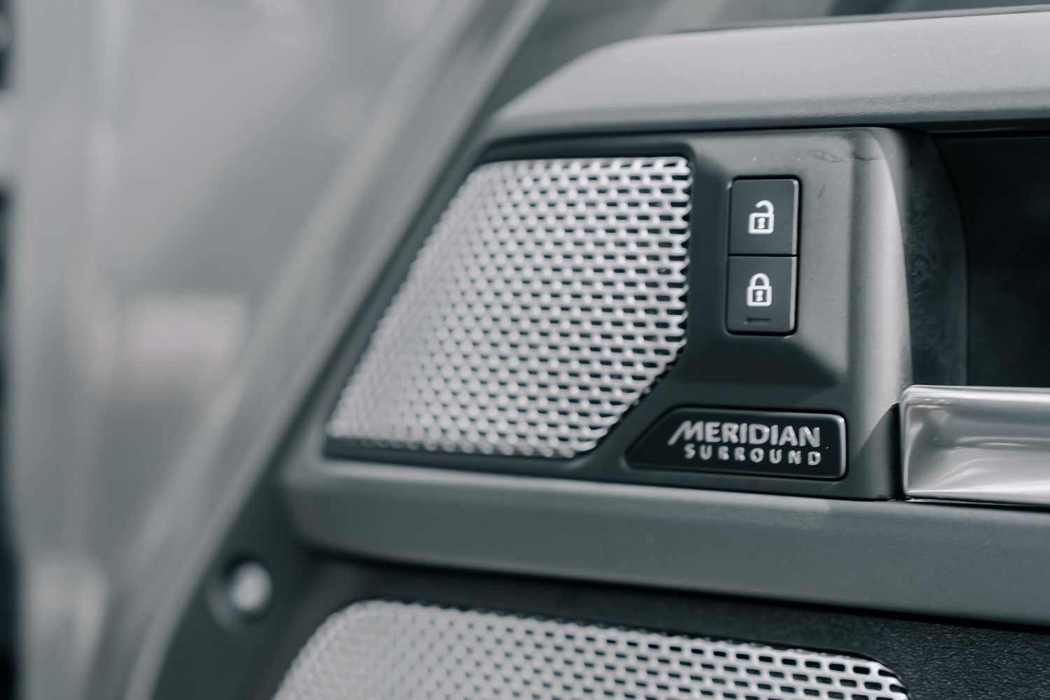 Land Rover Defender 130 X P400