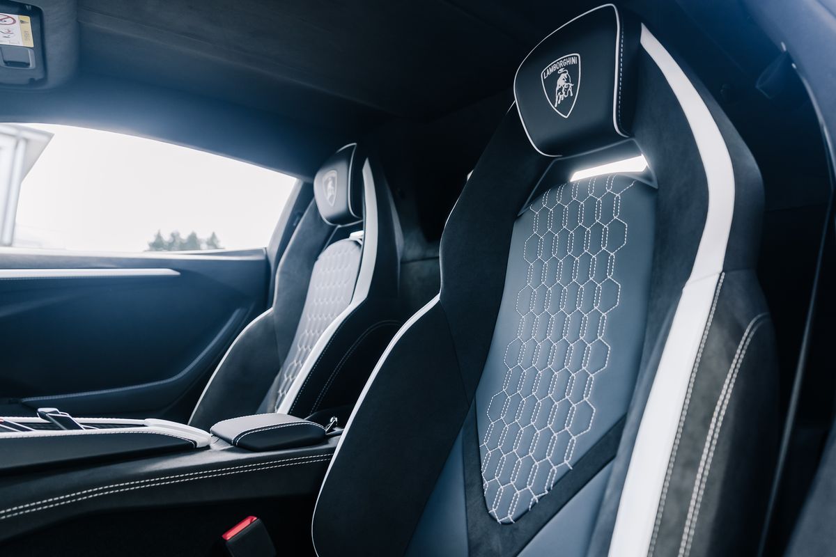 Lamborghini Revuelto