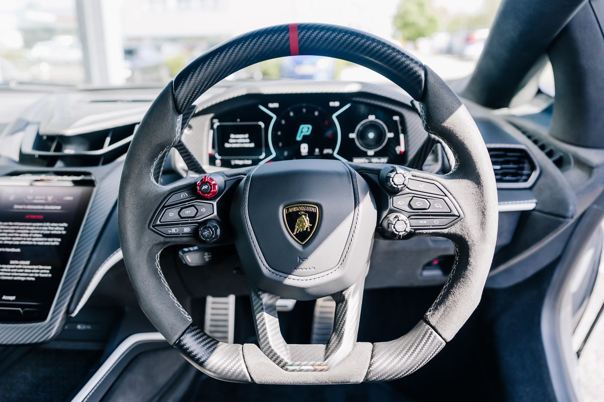 Lamborghini Revuelto