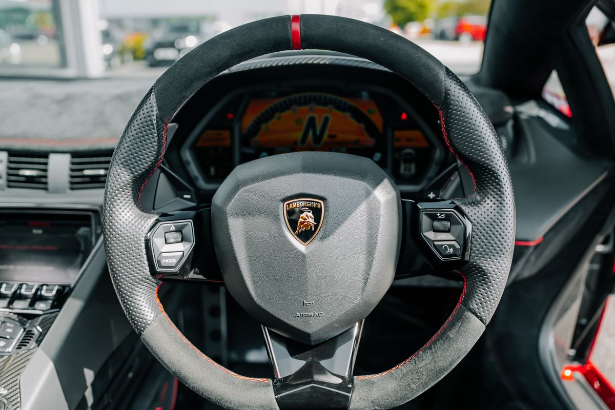 Lamborghini Aventador SV Roadster