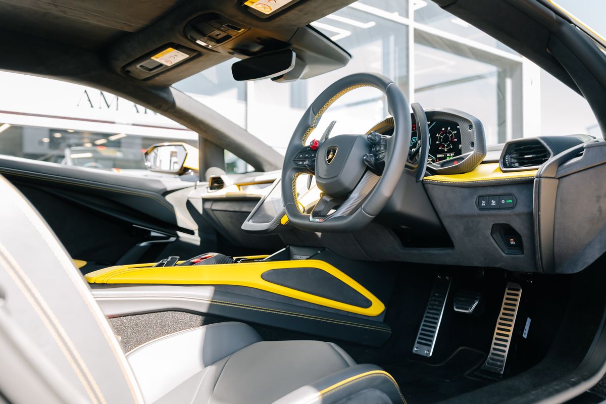 Lamborghini Revuelto
